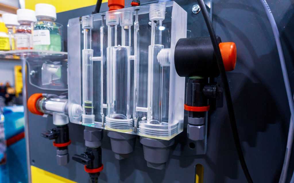 En este artículo aprenderás sobre el sistema de dosificación automática de químicos: en qué consiste, por qué es importante, los factores a considerar, aplicaciones y los beneficios que ofrece en el tratamiento de aguas residuales.